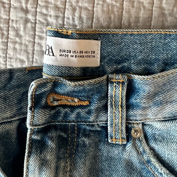 Zara denim shorts size 6 - Picture 3 of 3